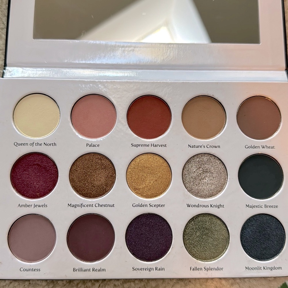 Sydney Grace Autumn’s Reign eyeshadow palette